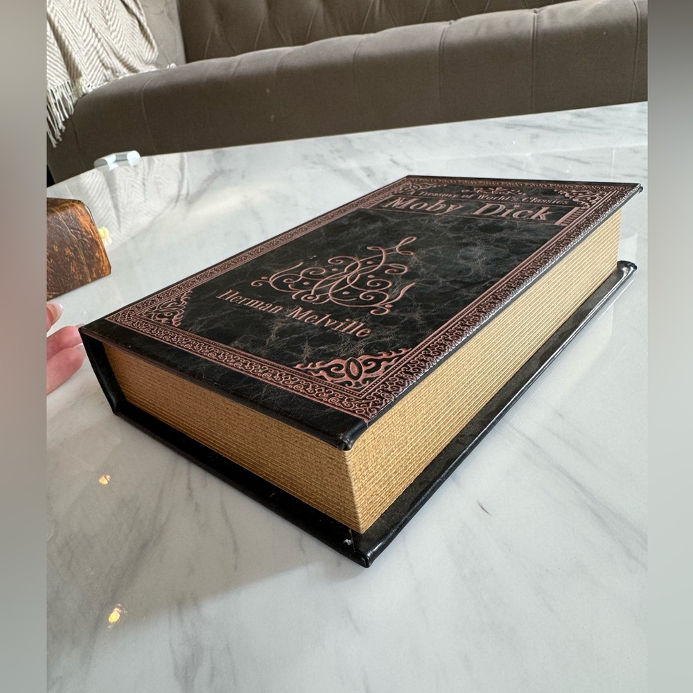 Faux Book Box Openable - Picture 2 of 6